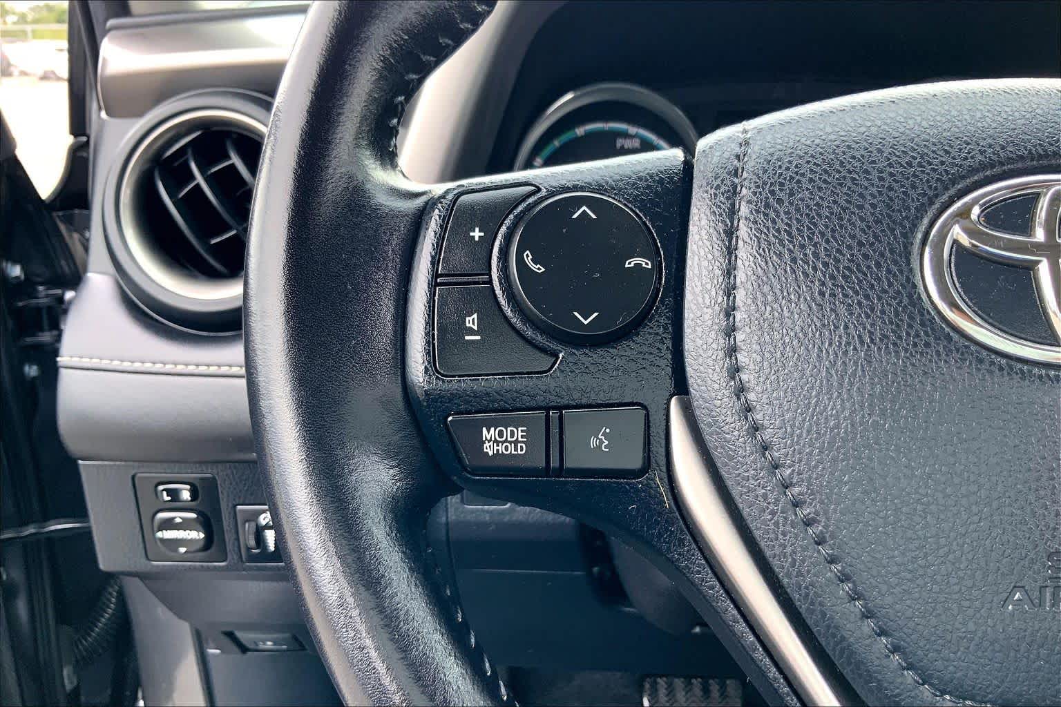2016 Toyota RAV4 Hybrid photo 23 of 36
