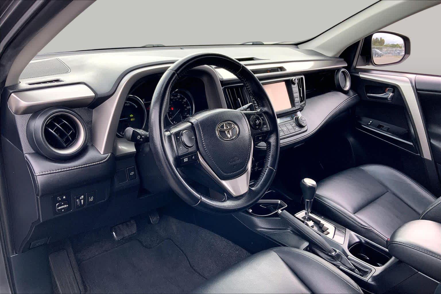 2016 Toyota RAV4 Hybrid photo 17 of 36