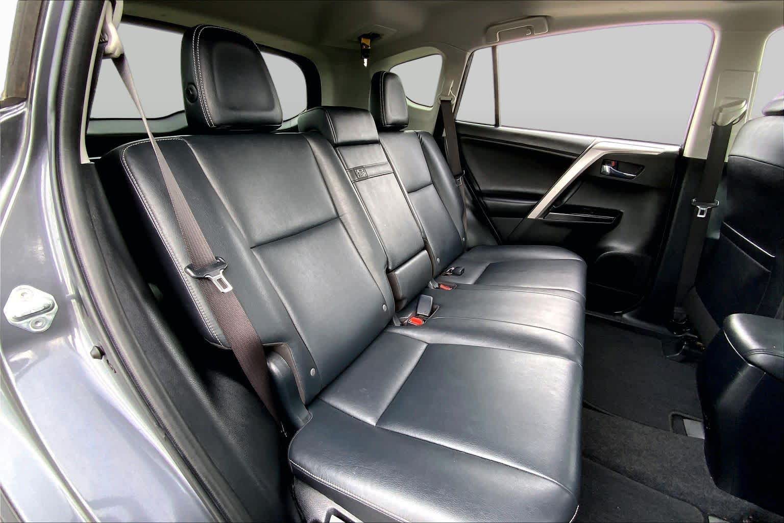 2016 Toyota RAV4 Hybrid photo 19 of 36