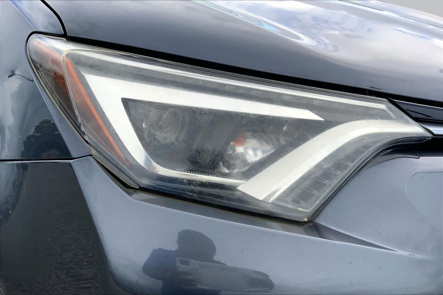 2016 Toyota RAV4 Hybrid photo 27 of 36
