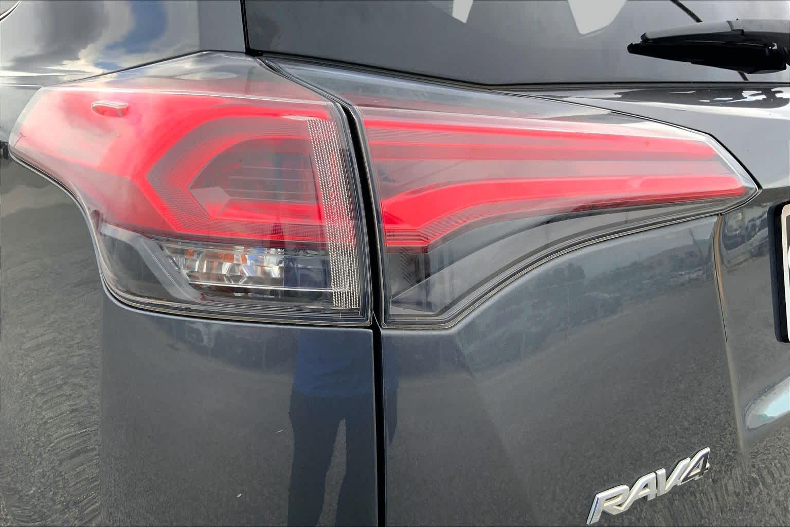2016 Toyota RAV4 Hybrid photo 28 of 36