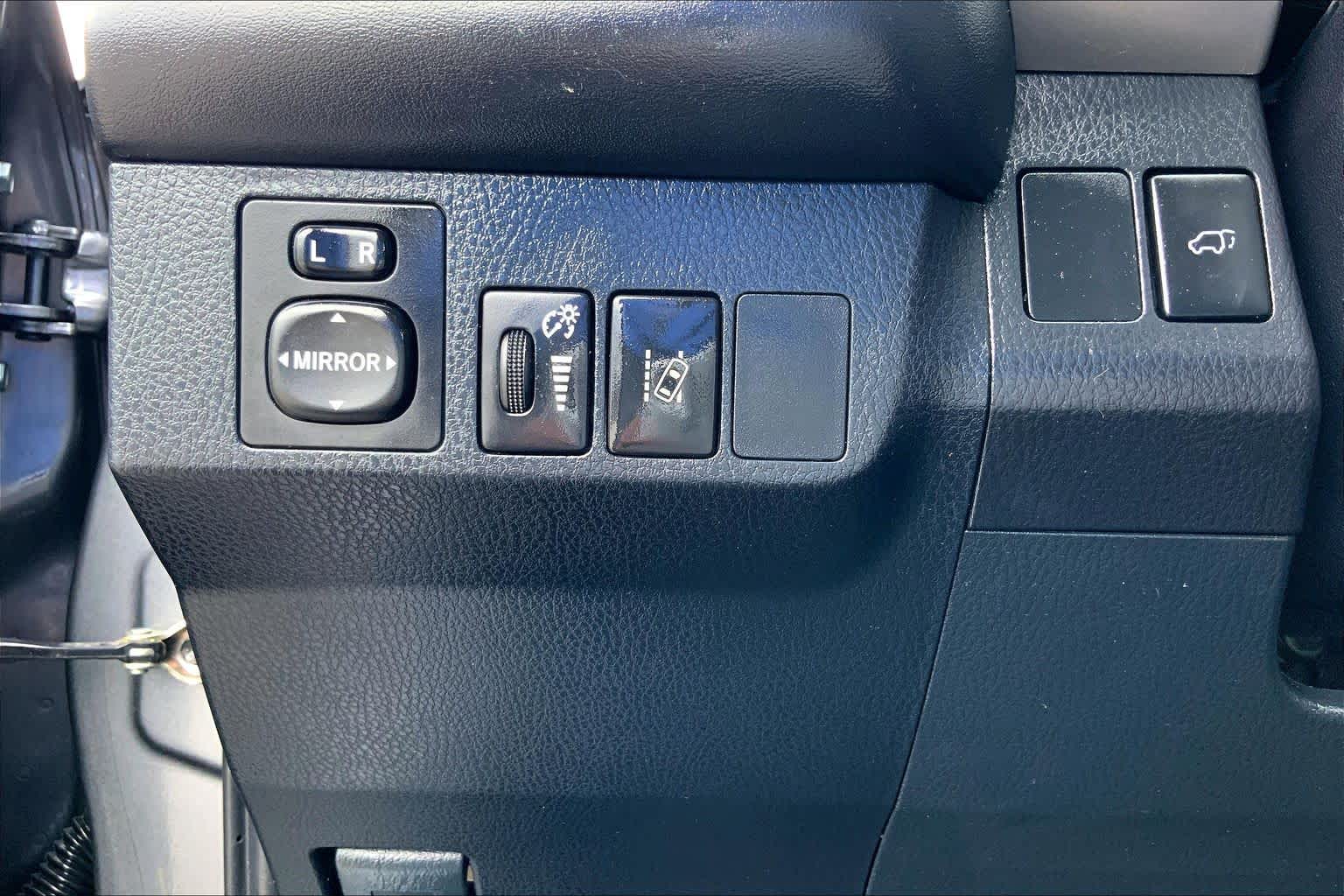 2016 Toyota RAV4 Hybrid photo 33 of 36