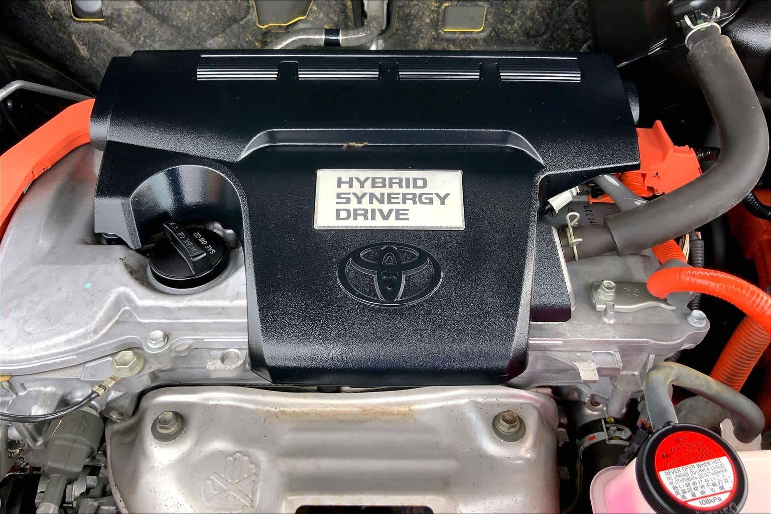 2016 Toyota RAV4 Hybrid photo 32 of 36