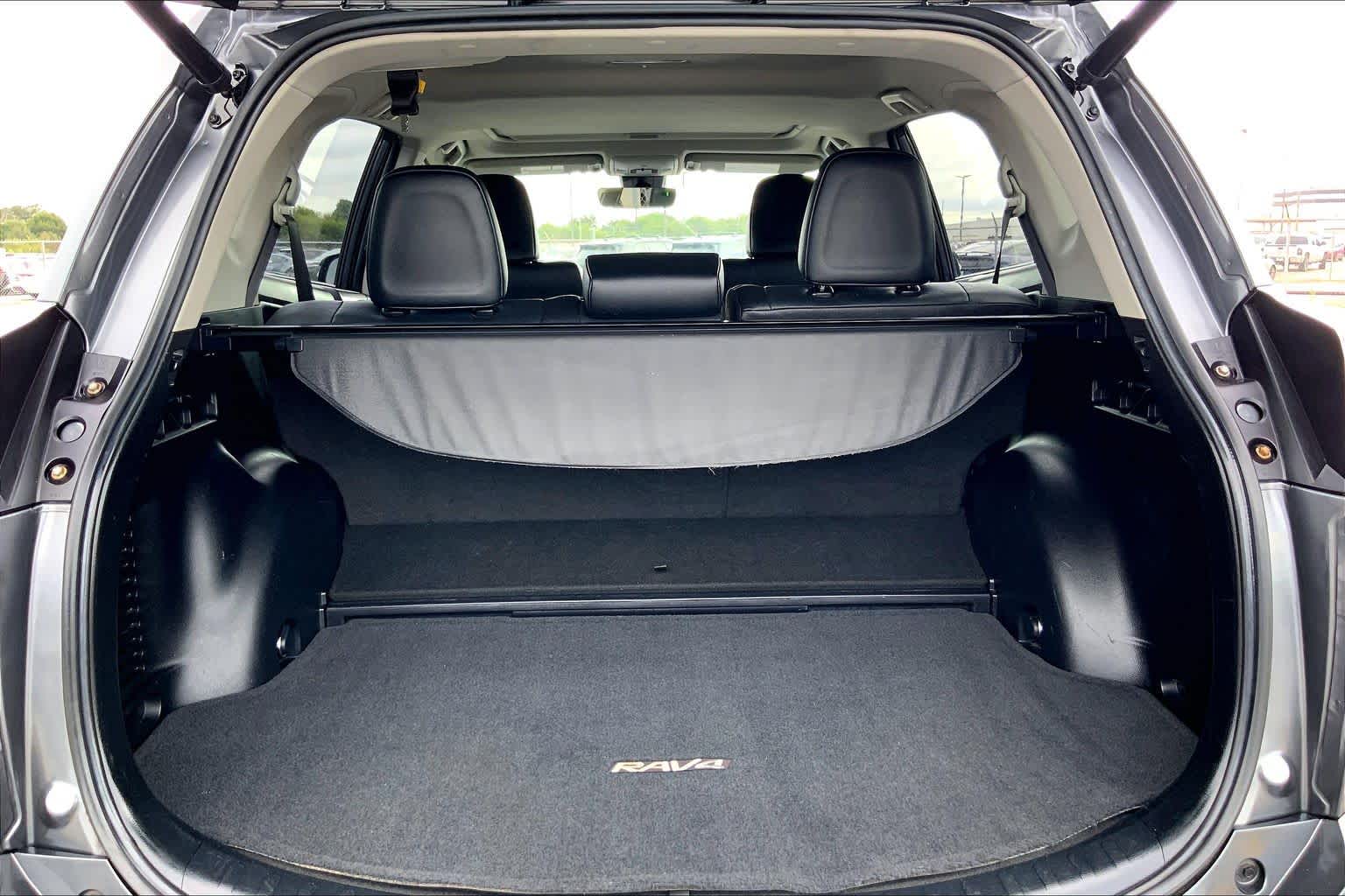 2016 Toyota RAV4 Hybrid photo 34 of 36