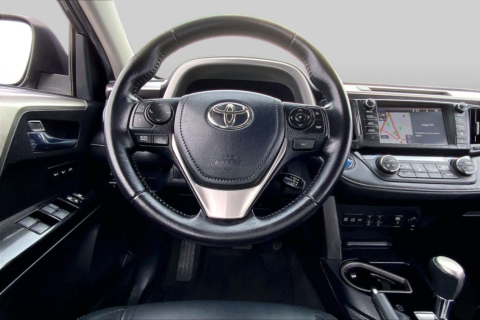 2016 Toyota RAV4 Hybrid photo 6 of 36