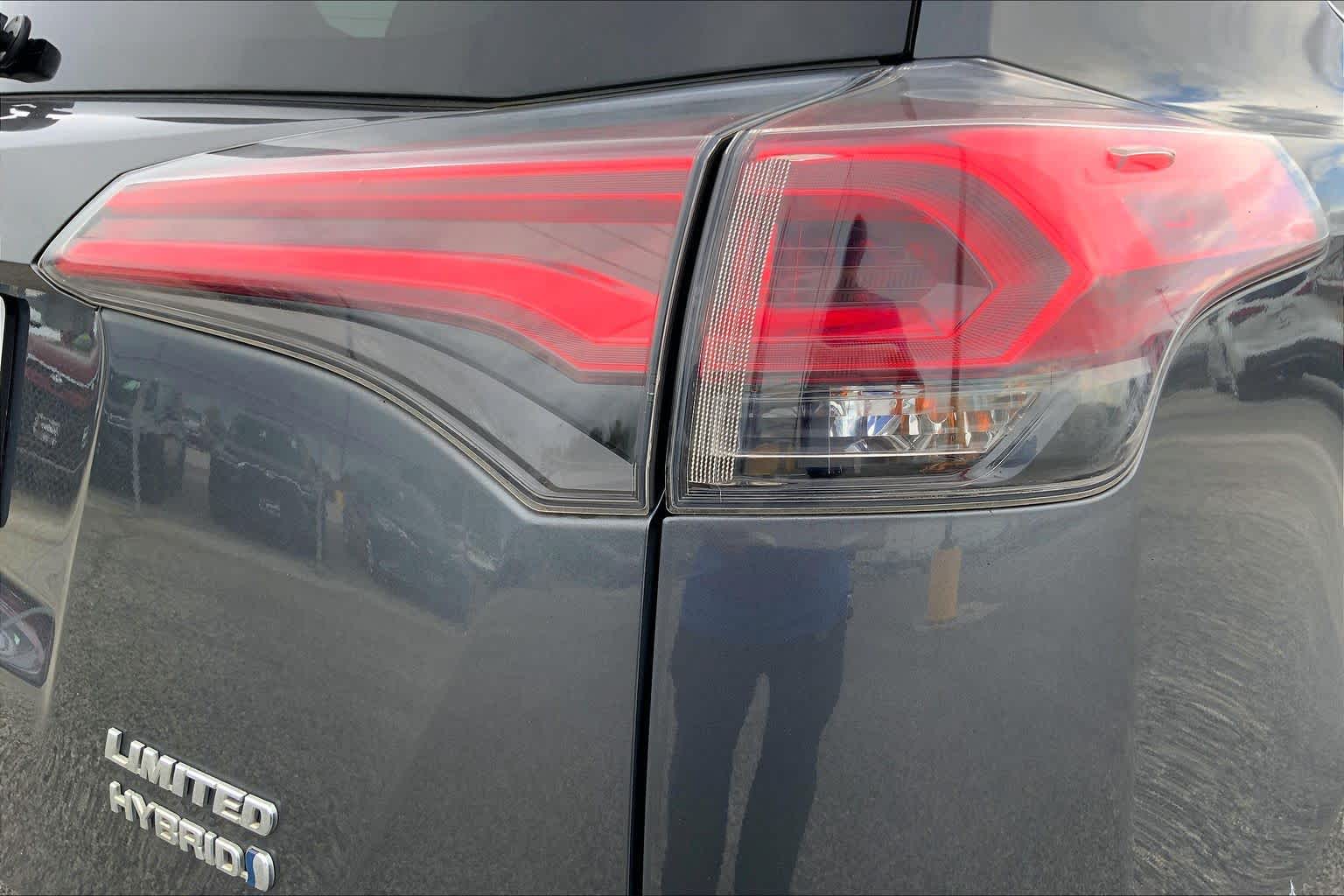 2016 Toyota RAV4 Hybrid photo 10 of 36