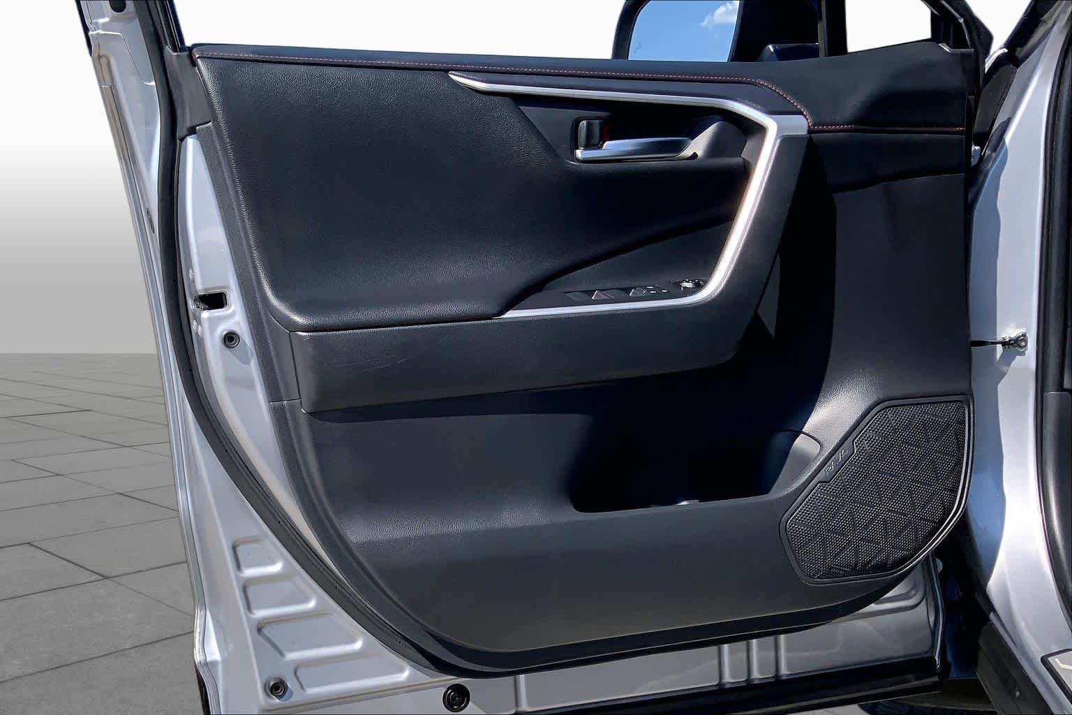2025 Toyota RAV4 Plug-In Hybrid photo 21 of 36