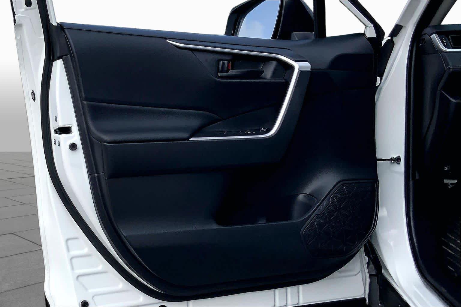 2025 Toyota RAV4 Hybrid LE Ice Cap at Group 1 Toyota Southwest