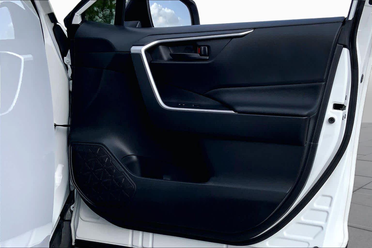 2025 Toyota RAV4 Hybrid LE Ice Cap at Group 1 Toyota Southwest