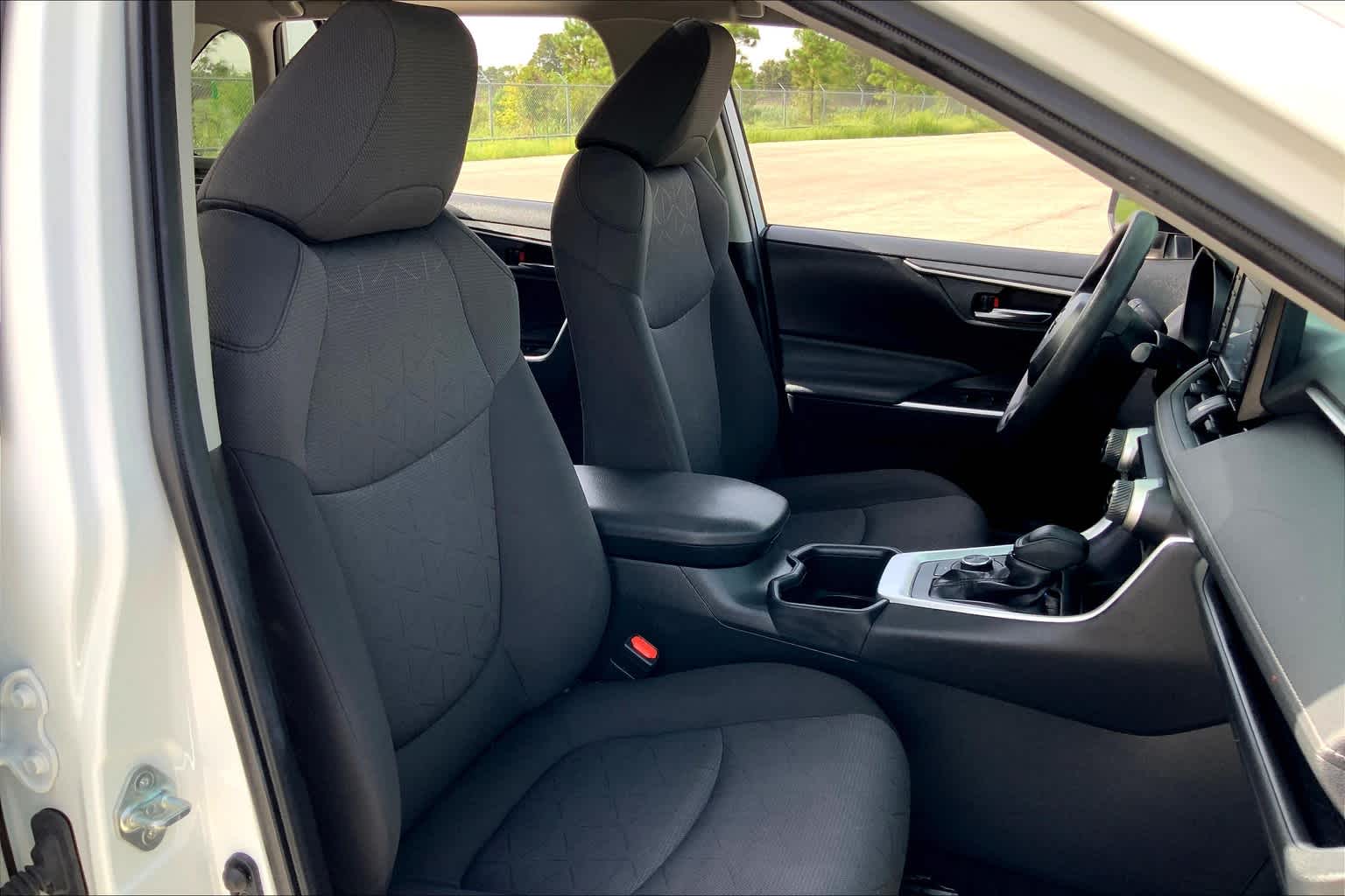 2022 Toyota RAV4 Hybrid XLE White at Group 1 Toyota Southwest