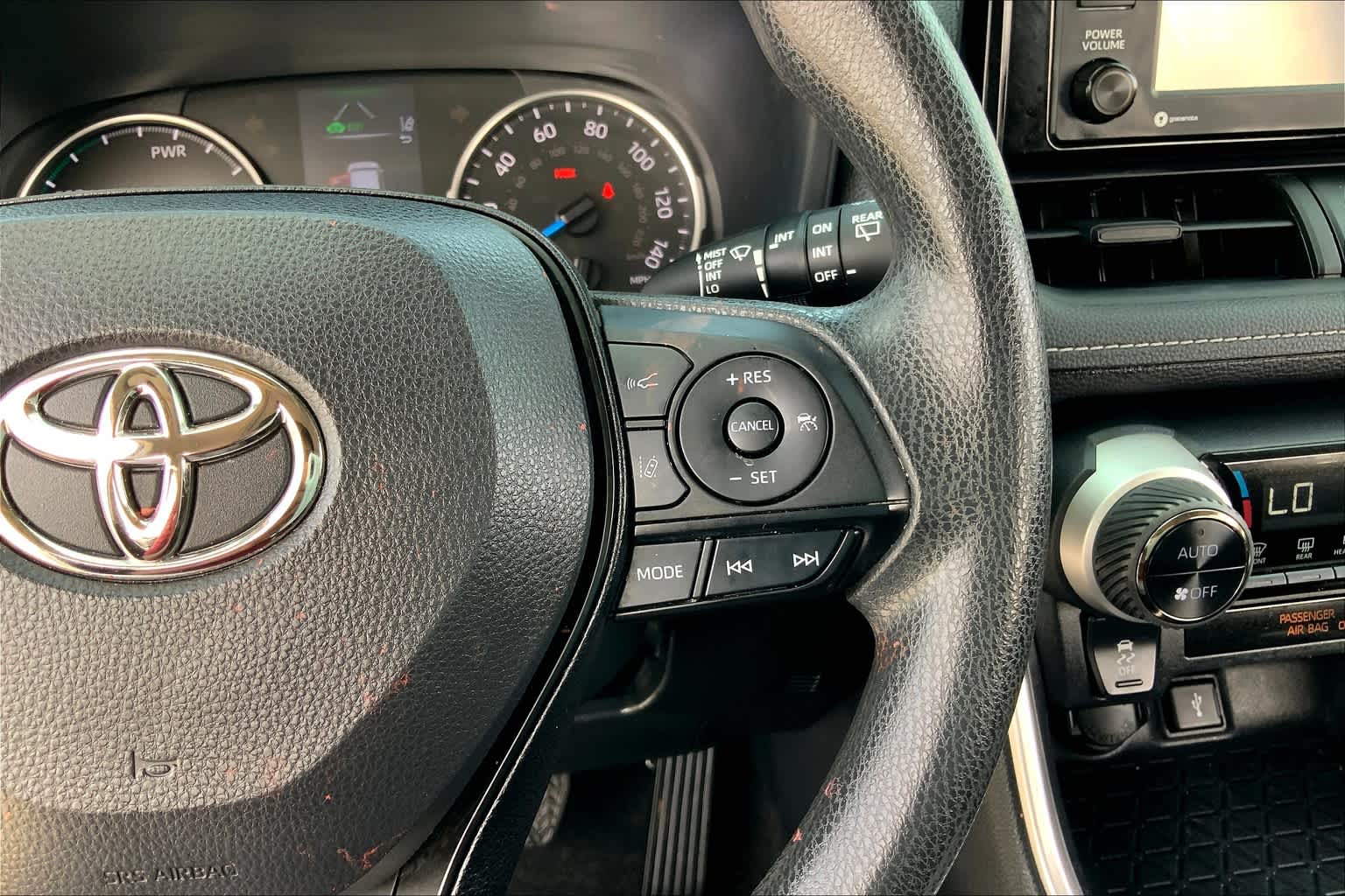 2022 Toyota RAV4 Hybrid XLE White at Group 1 Toyota Southwest