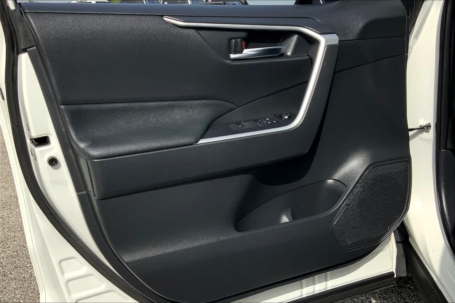 2022 Toyota RAV4 Hybrid XLE White at Group 1 Toyota Southwest