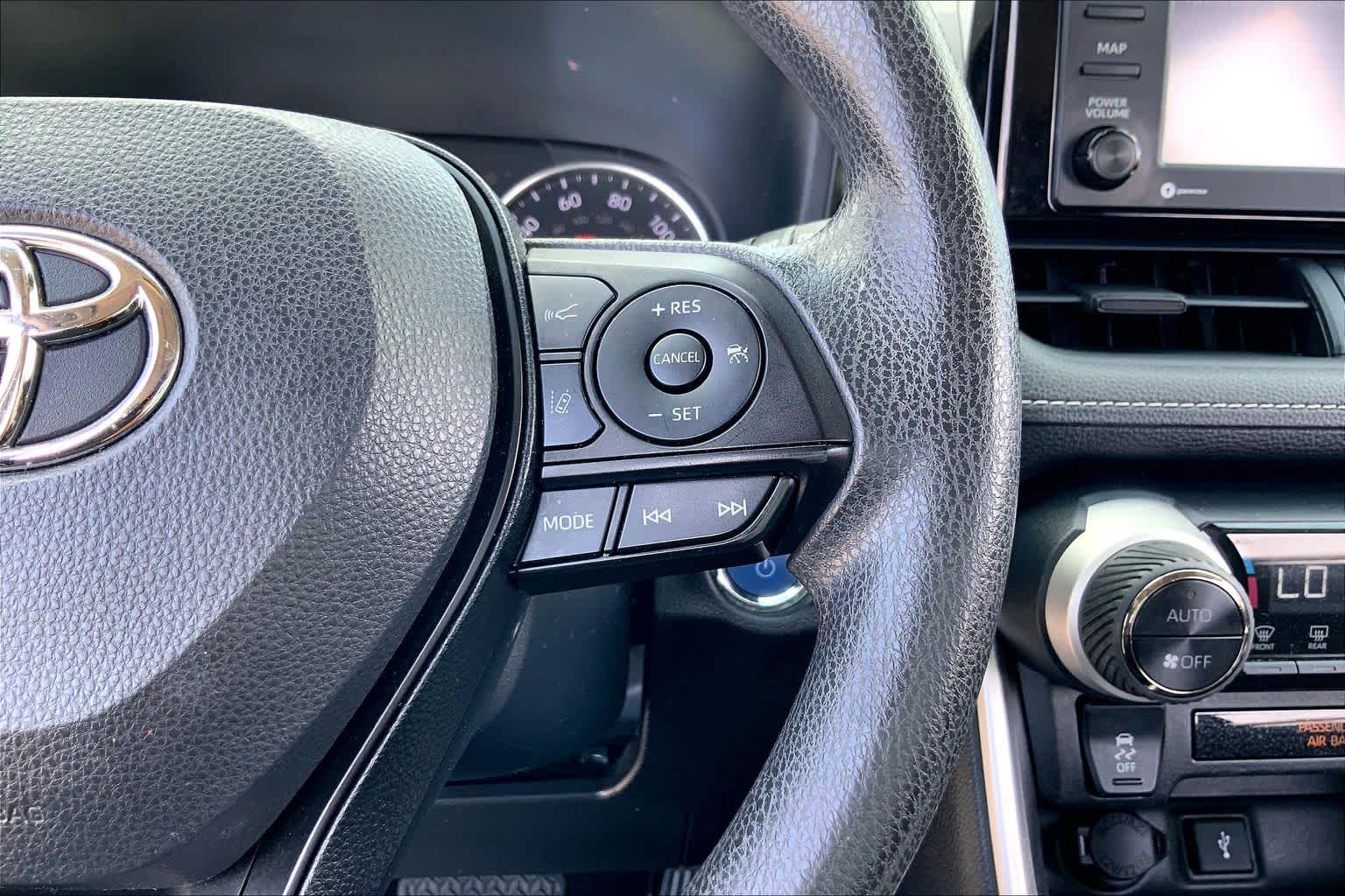 2022 Toyota RAV4 Hybrid XLE White at Texan GMC Buick