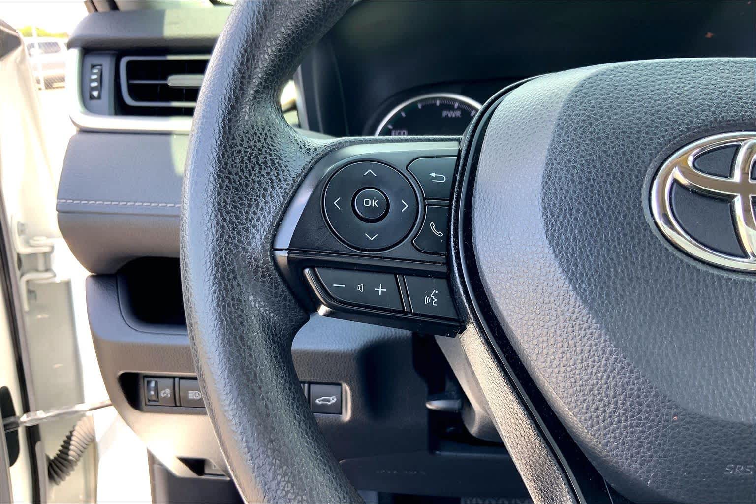 2022 Toyota RAV4 Hybrid XLE White at Texan GMC Buick