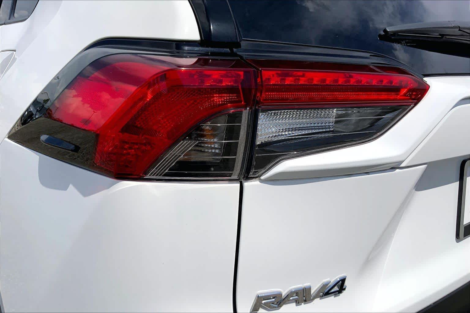 2022 Toyota RAV4 Hybrid XLE White at Texan GMC Buick