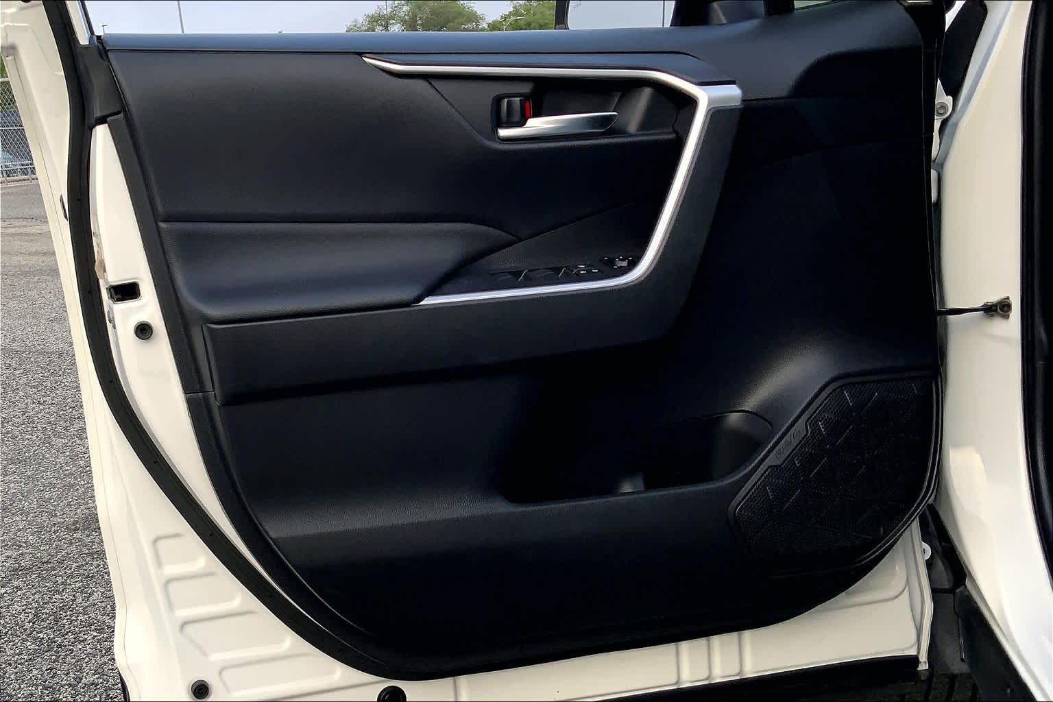 2019 Toyota RAV4 XLE Super White at Group 1 Toyota Southwest