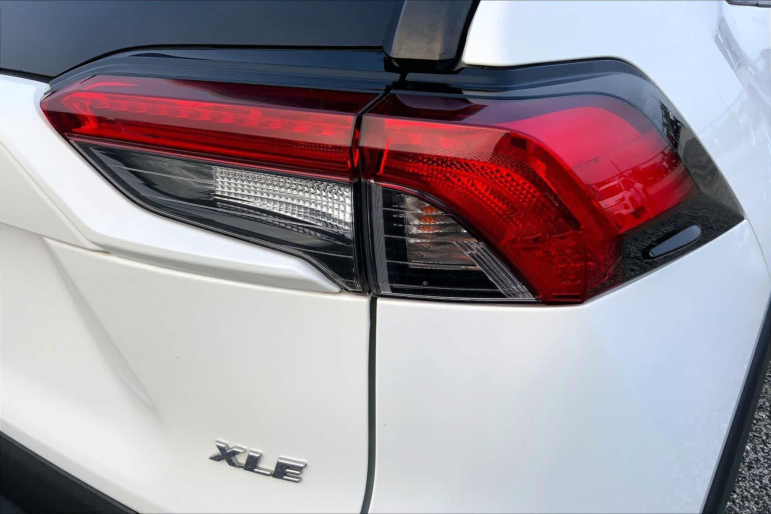 2019 Toyota RAV4 XLE Super White at Group 1 Toyota Southwest