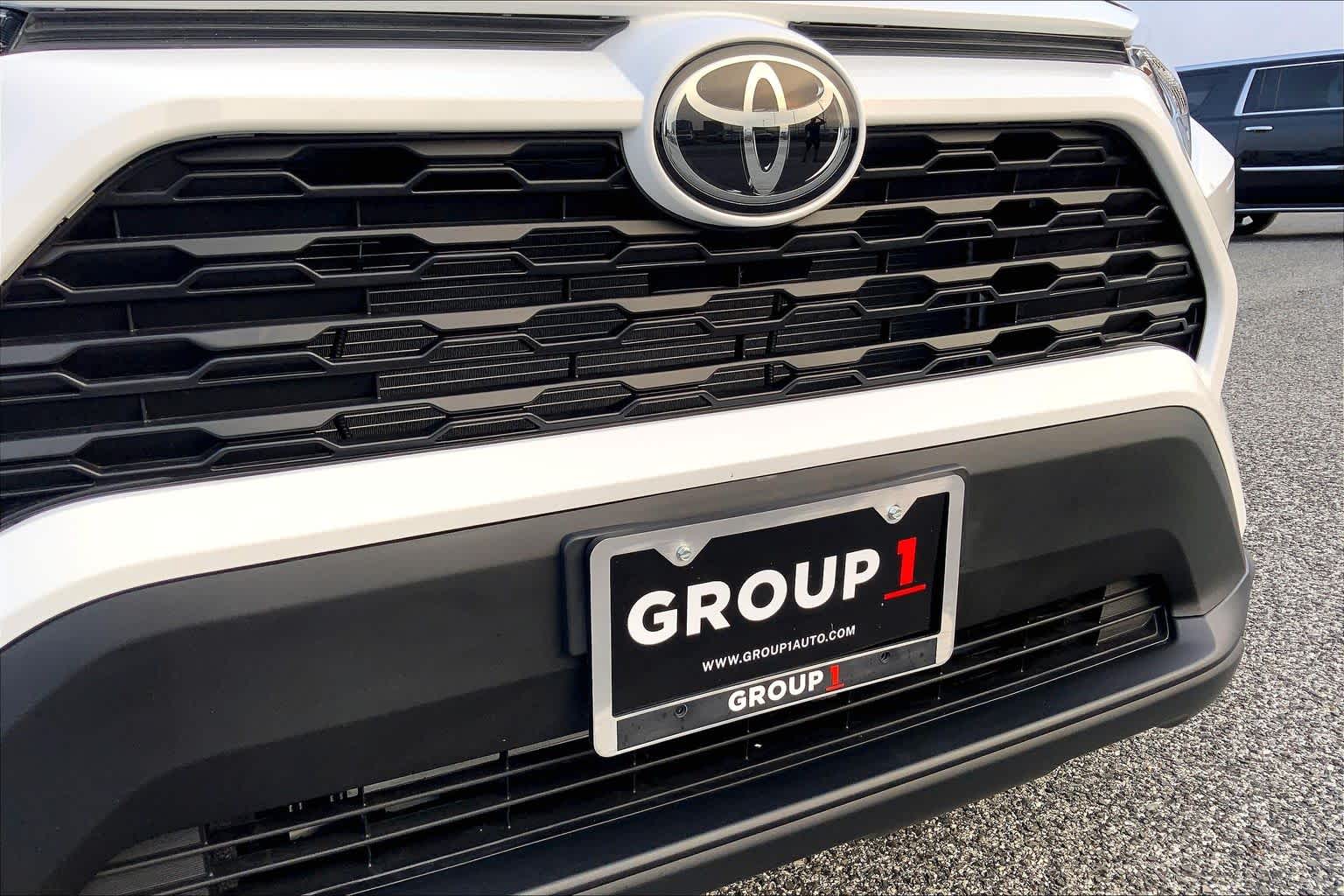 2019 Toyota RAV4 XLE Super White at Group 1 Toyota Southwest