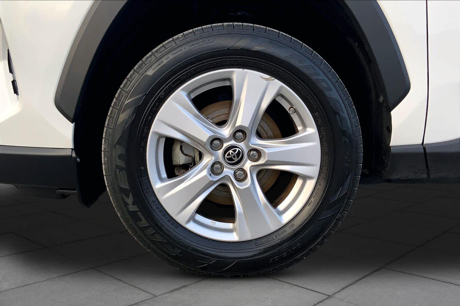 2019 Toyota RAV4 XLE Super White at Group 1 Toyota Southwest