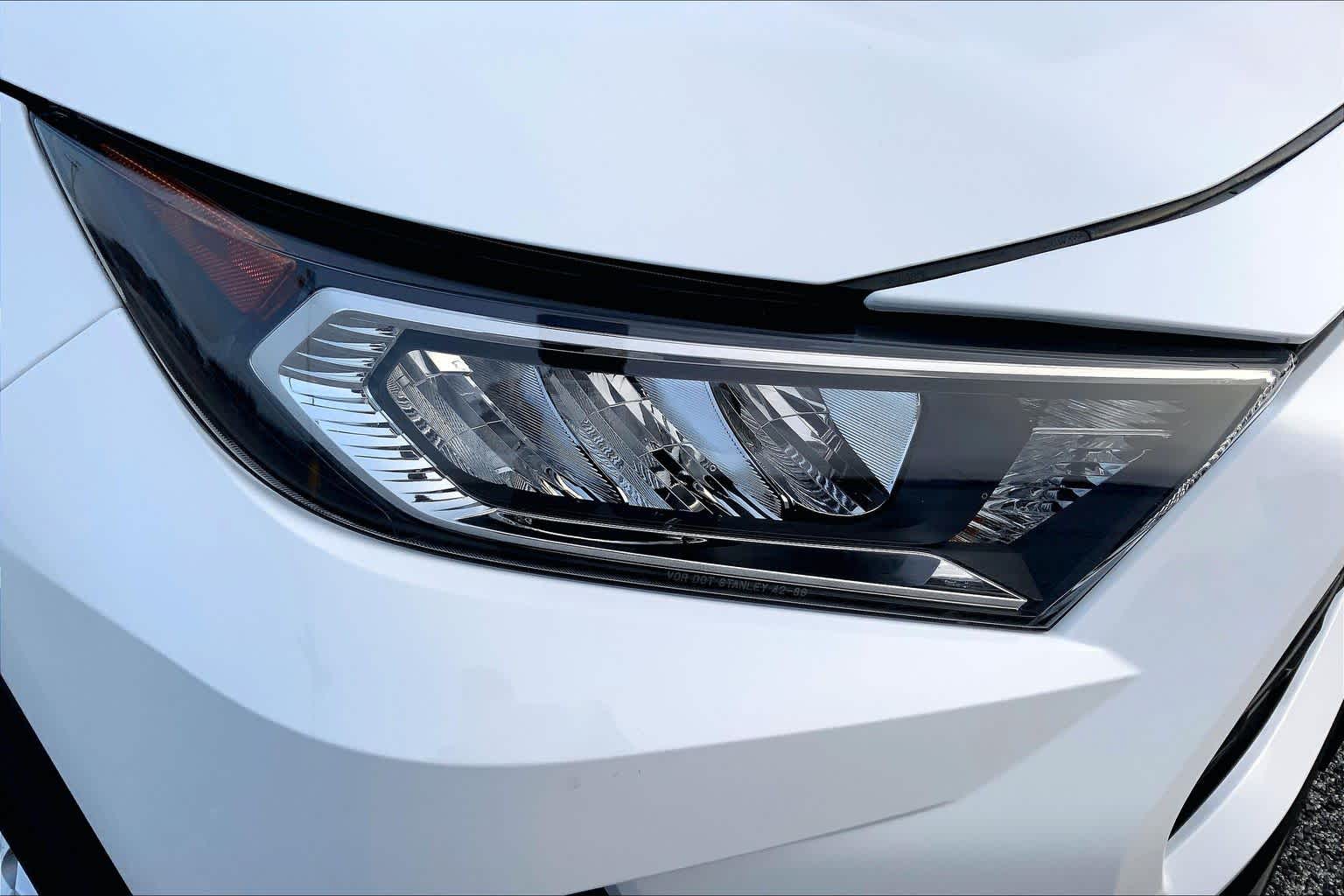 2019 Toyota RAV4 XLE Super White at Group 1 Toyota Southwest