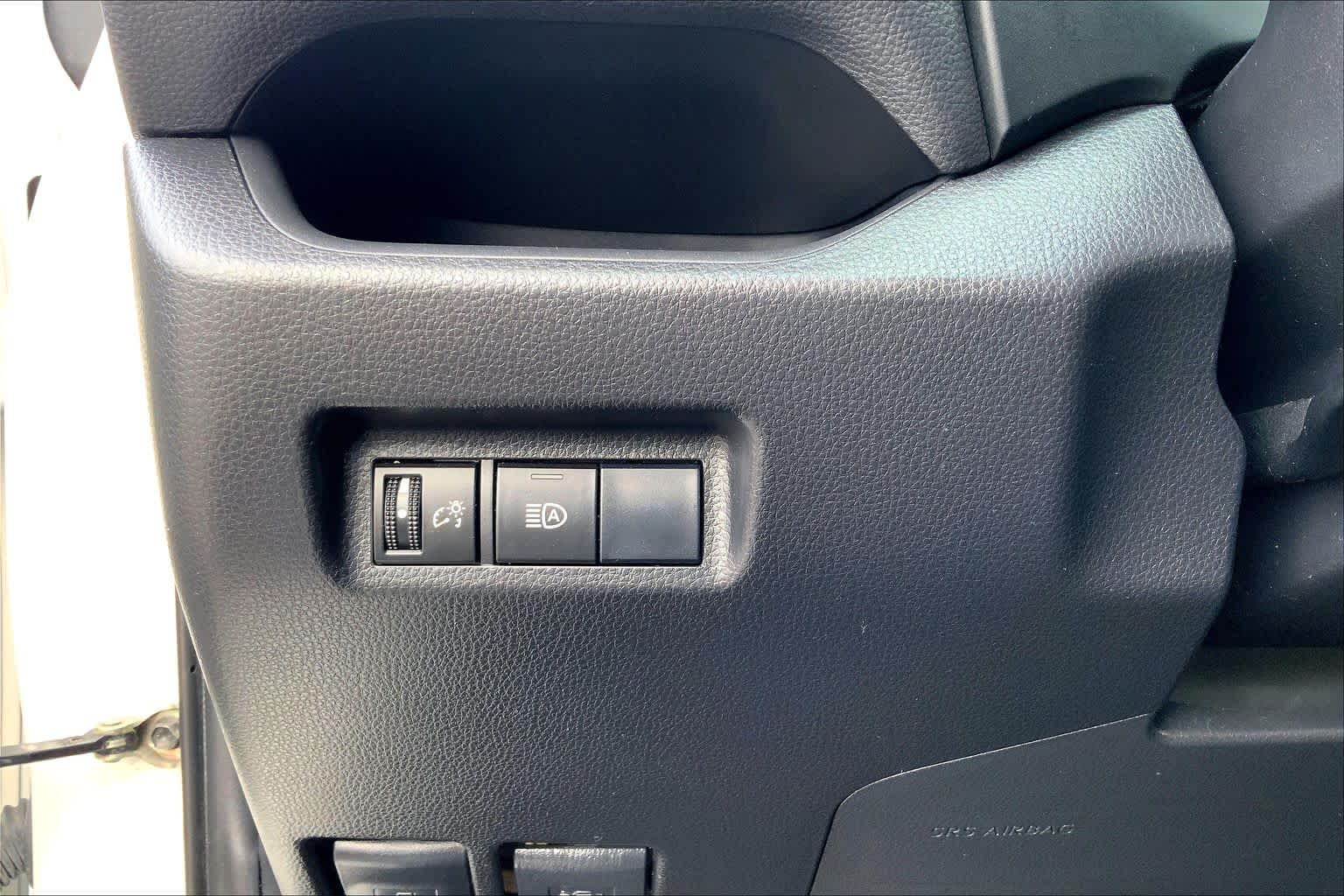 2019 Toyota RAV4 XLE Super White at Group 1 Toyota Southwest