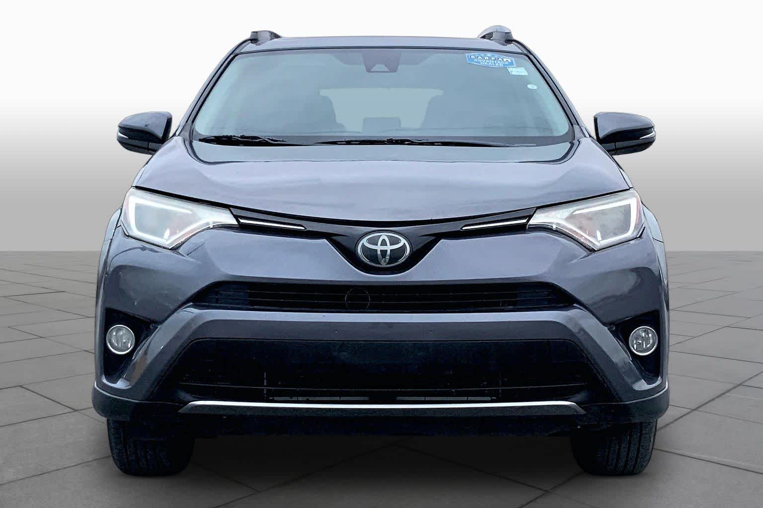 2017 Toyota RAV4 photo 4 of 36