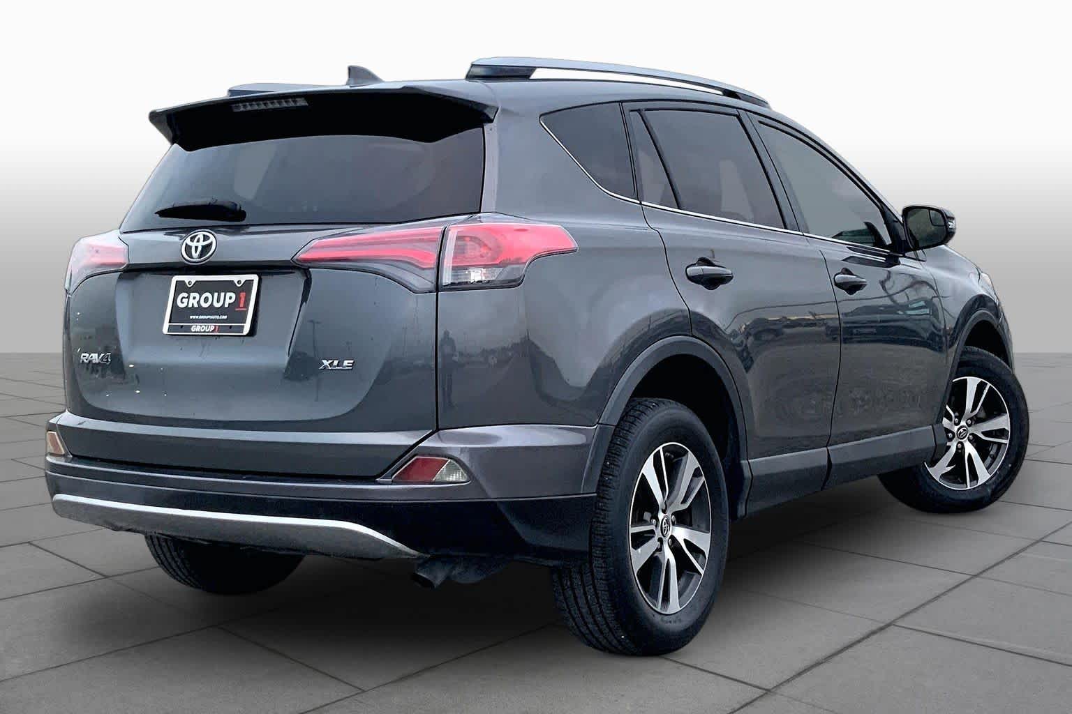2017 Toyota RAV4 photo 13 of 36