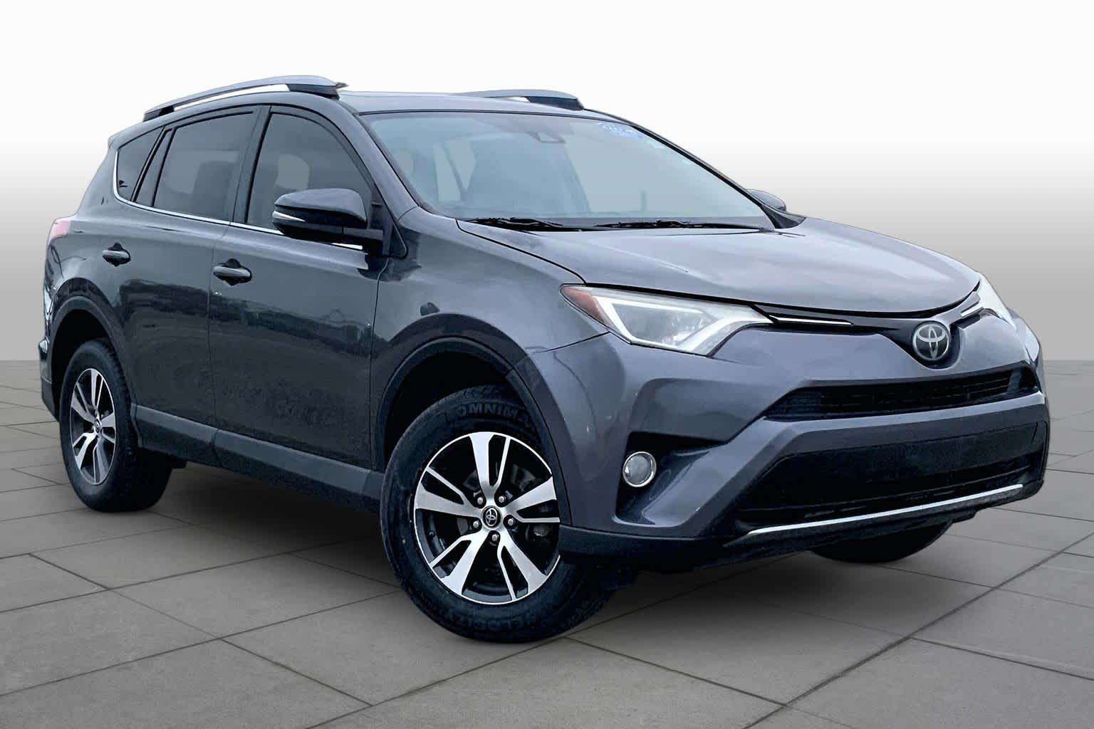 2017 Toyota RAV4 photo 3 of 36