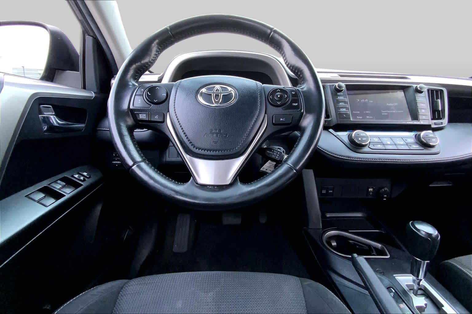 2017 Toyota RAV4 photo 6 of 36