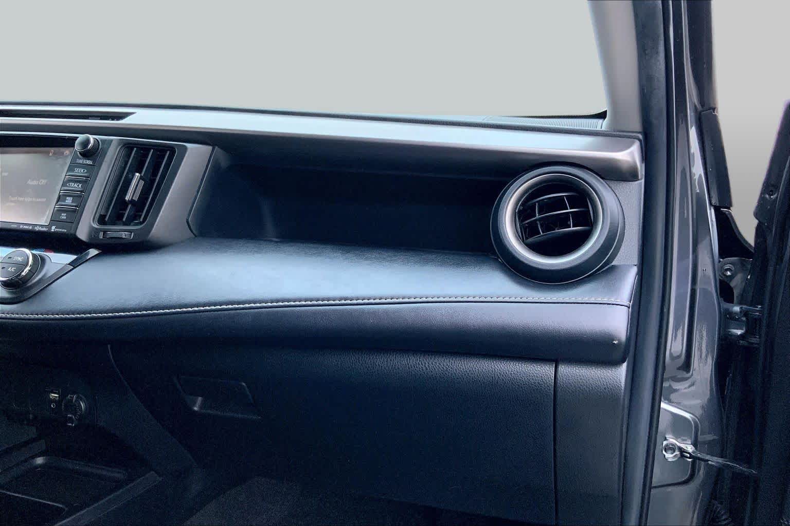 2017 Toyota RAV4 photo 18 of 36