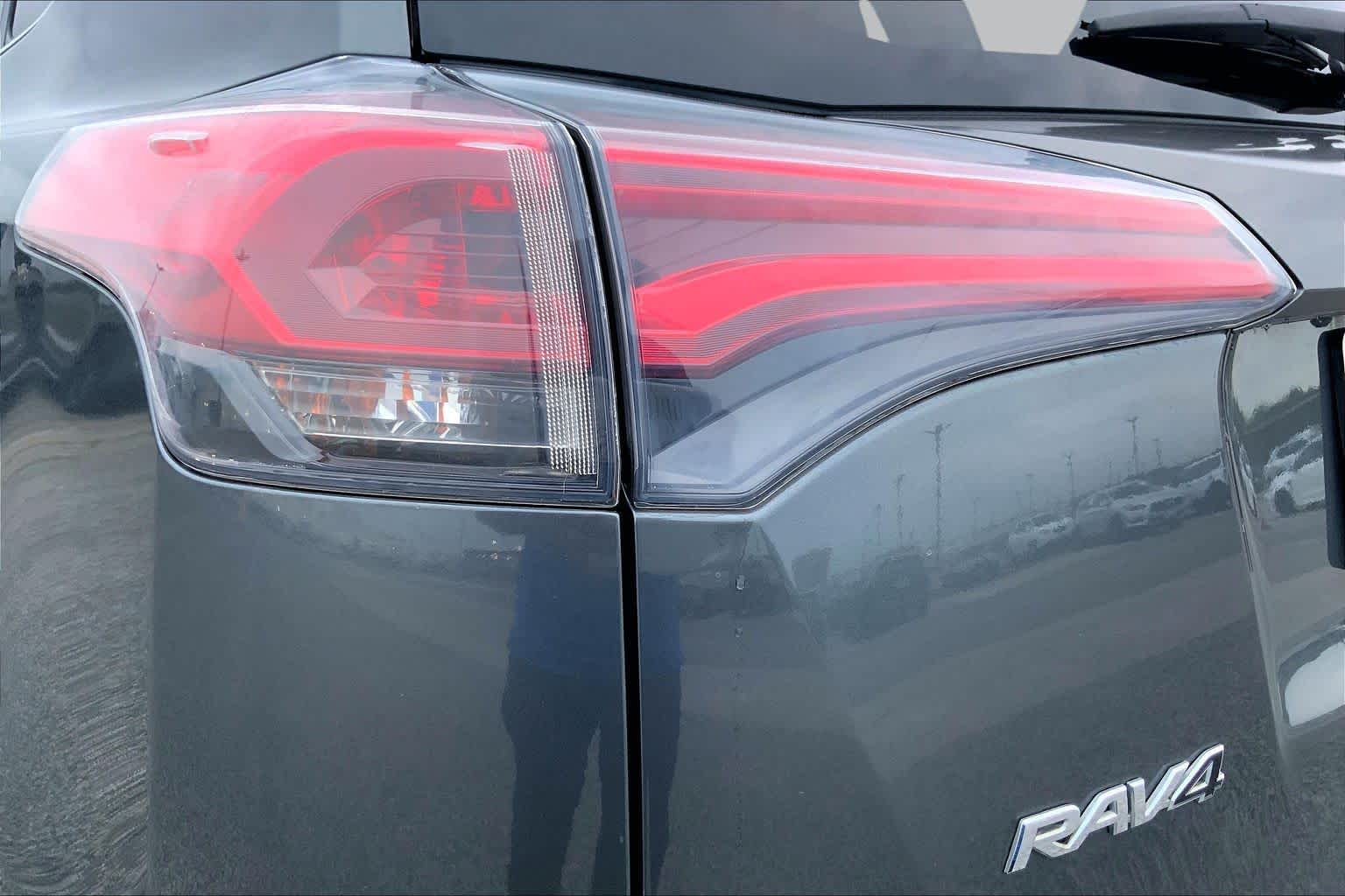 2017 Toyota RAV4 photo 28 of 36
