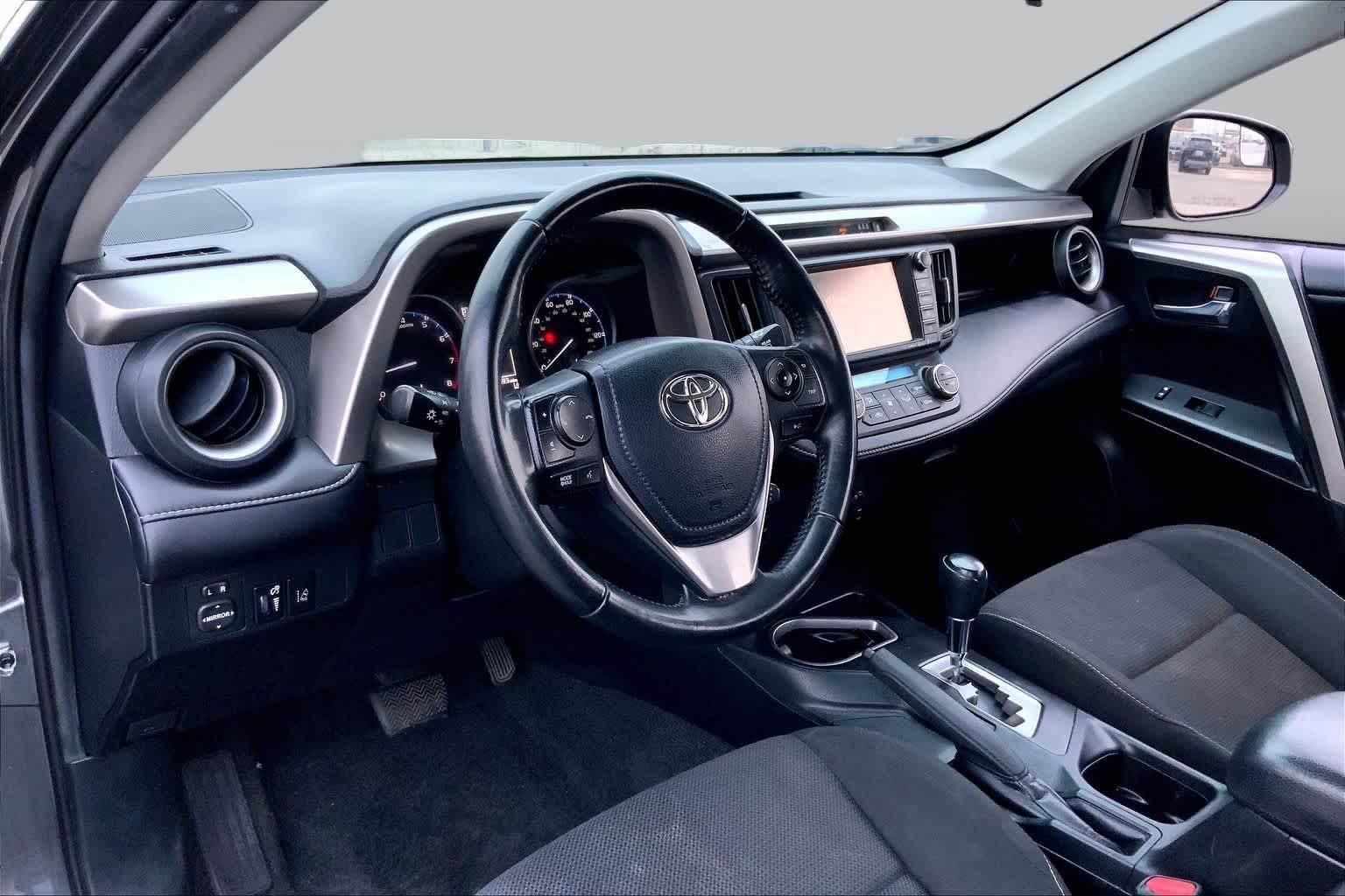 2017 Toyota RAV4 photo 17 of 36