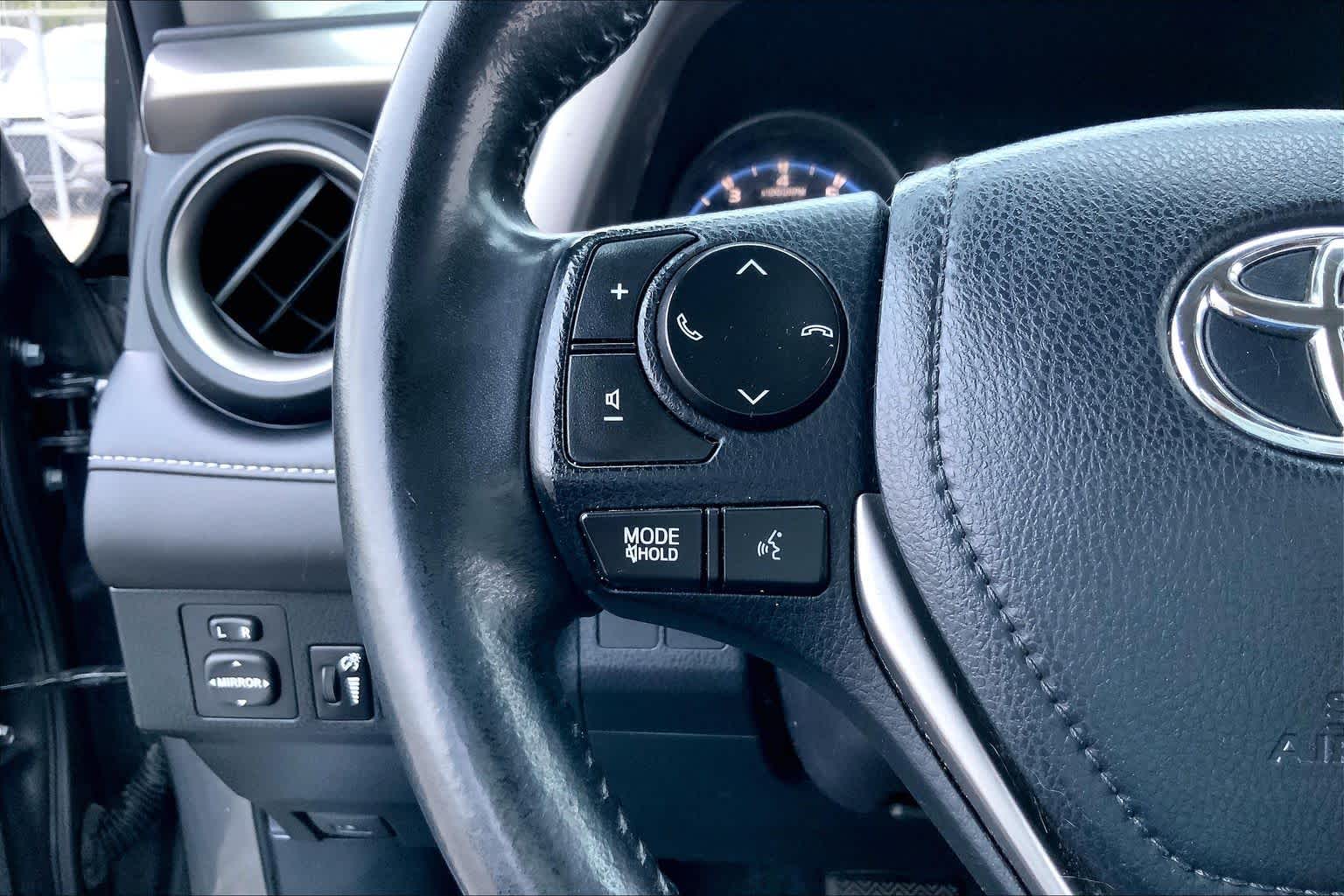 2017 Toyota RAV4 photo 23 of 36