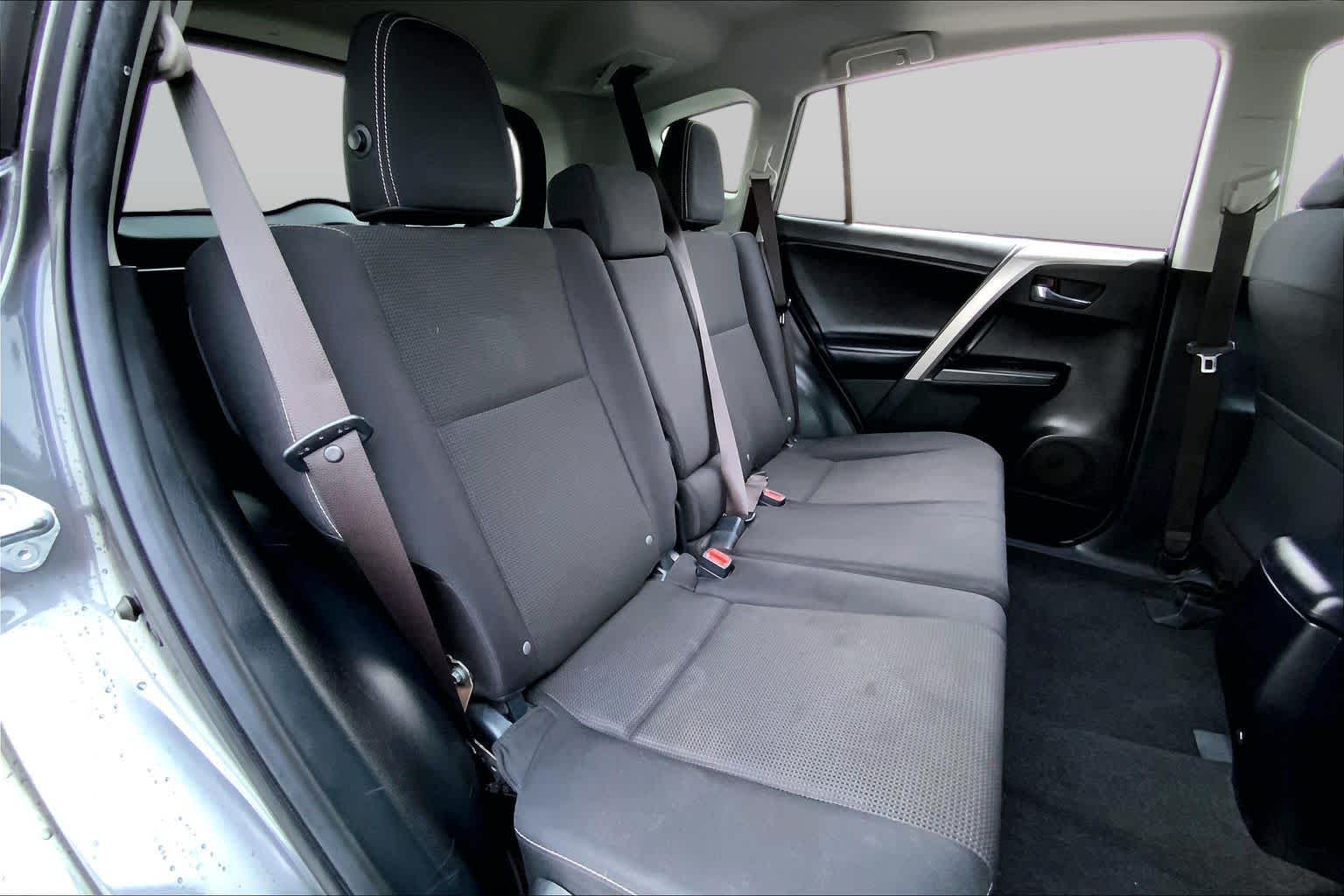 2017 Toyota RAV4 photo 19 of 36