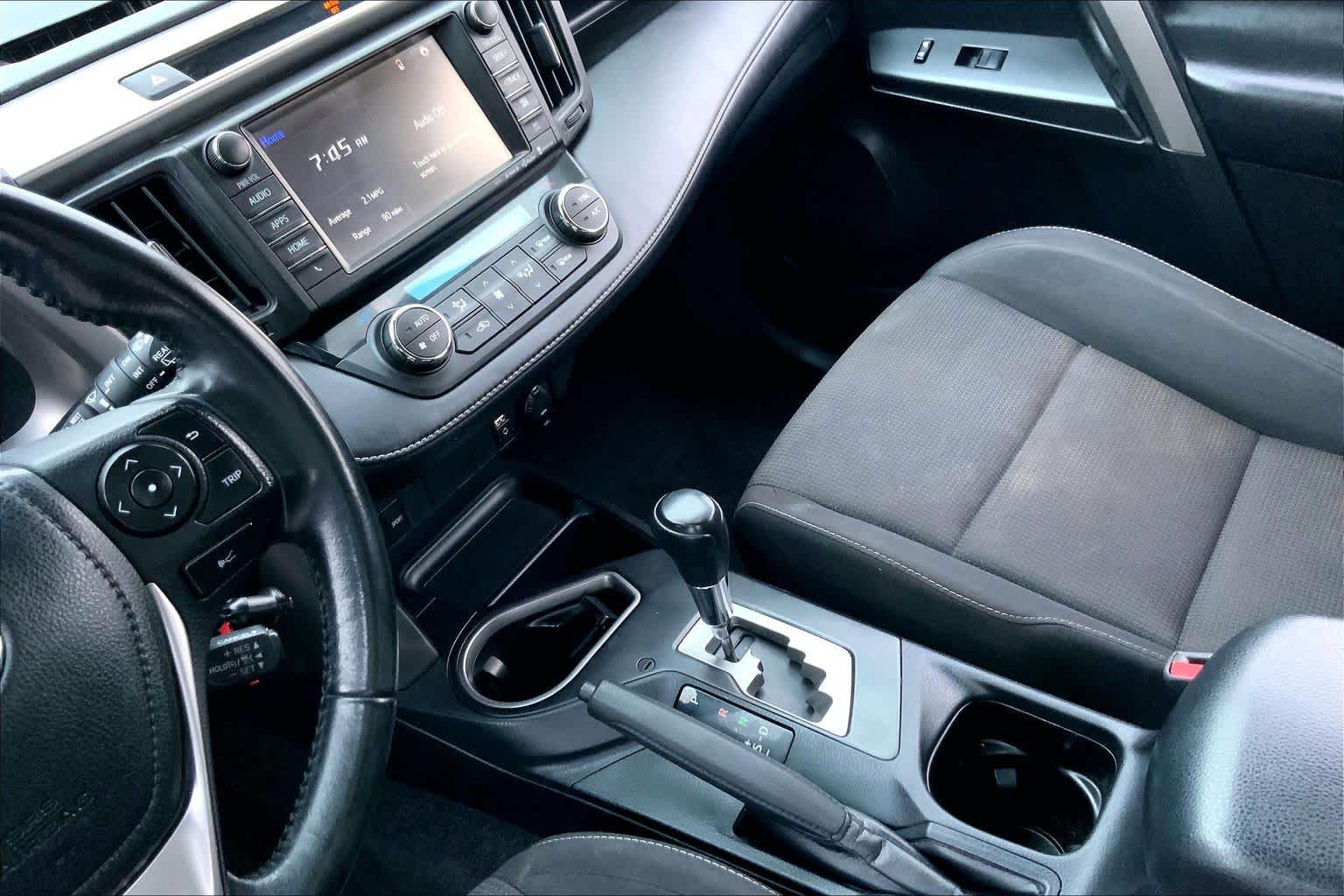 2017 Toyota RAV4 photo 16 of 36