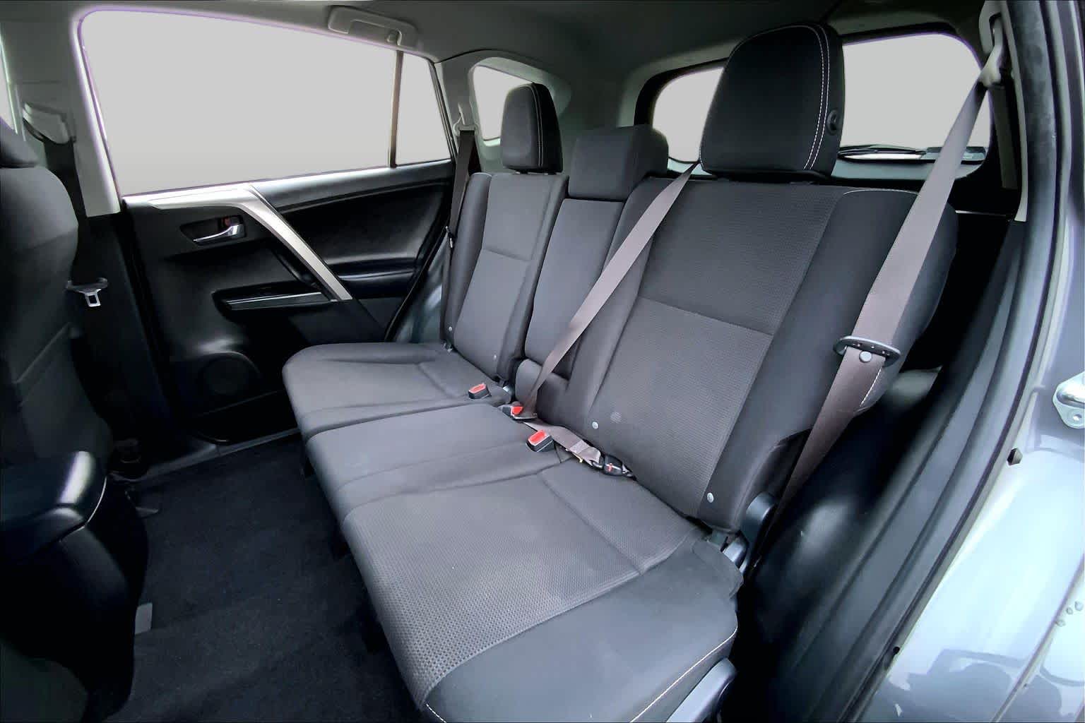2017 Toyota RAV4 photo 20 of 36