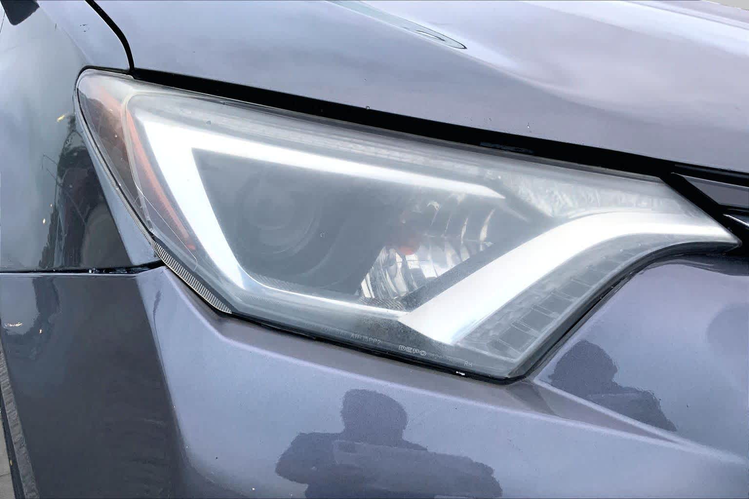 2017 Toyota RAV4 photo 27 of 36