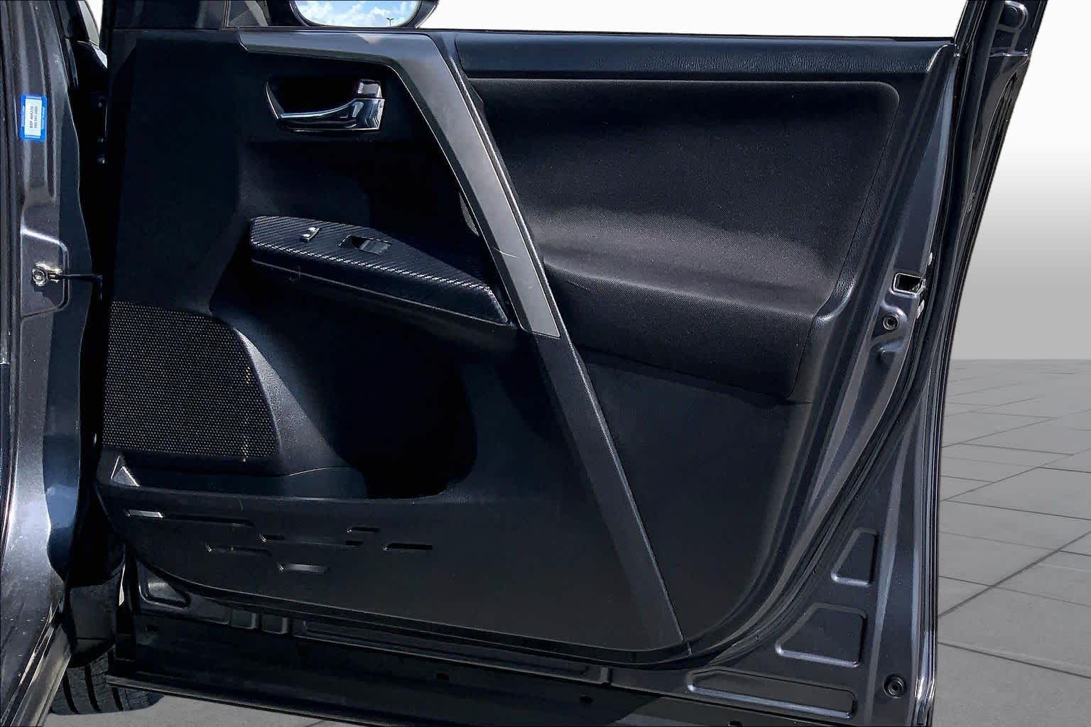 2015 Toyota RAV4 XLE Magnetic Gray Metallic at Beck & Masten Kia