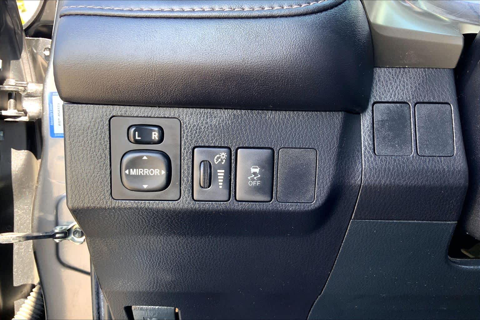 2015 Toyota RAV4 XLE Magnetic Gray Metallic at Beck & Masten Kia