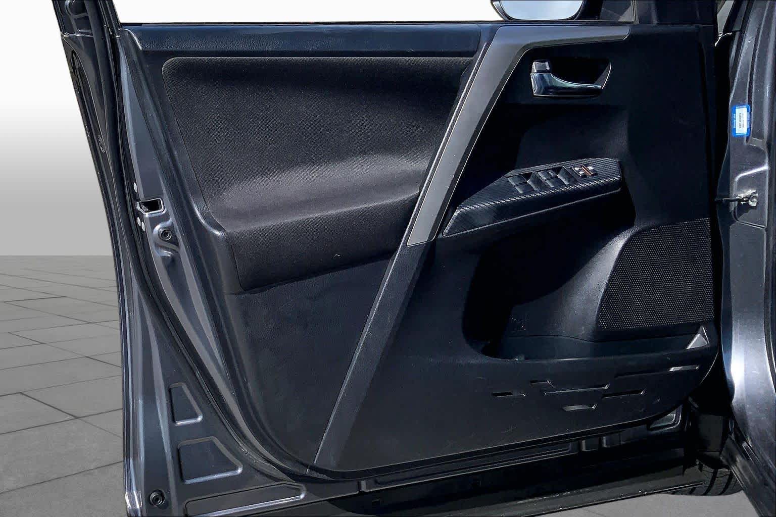 2015 Toyota RAV4 XLE Magnetic Gray Metallic at Beck & Masten Kia