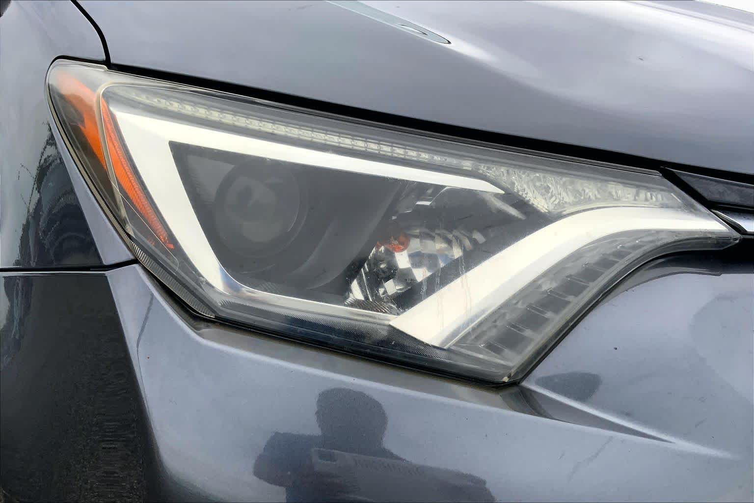 2018 Toyota RAV4 photo 27 of 36