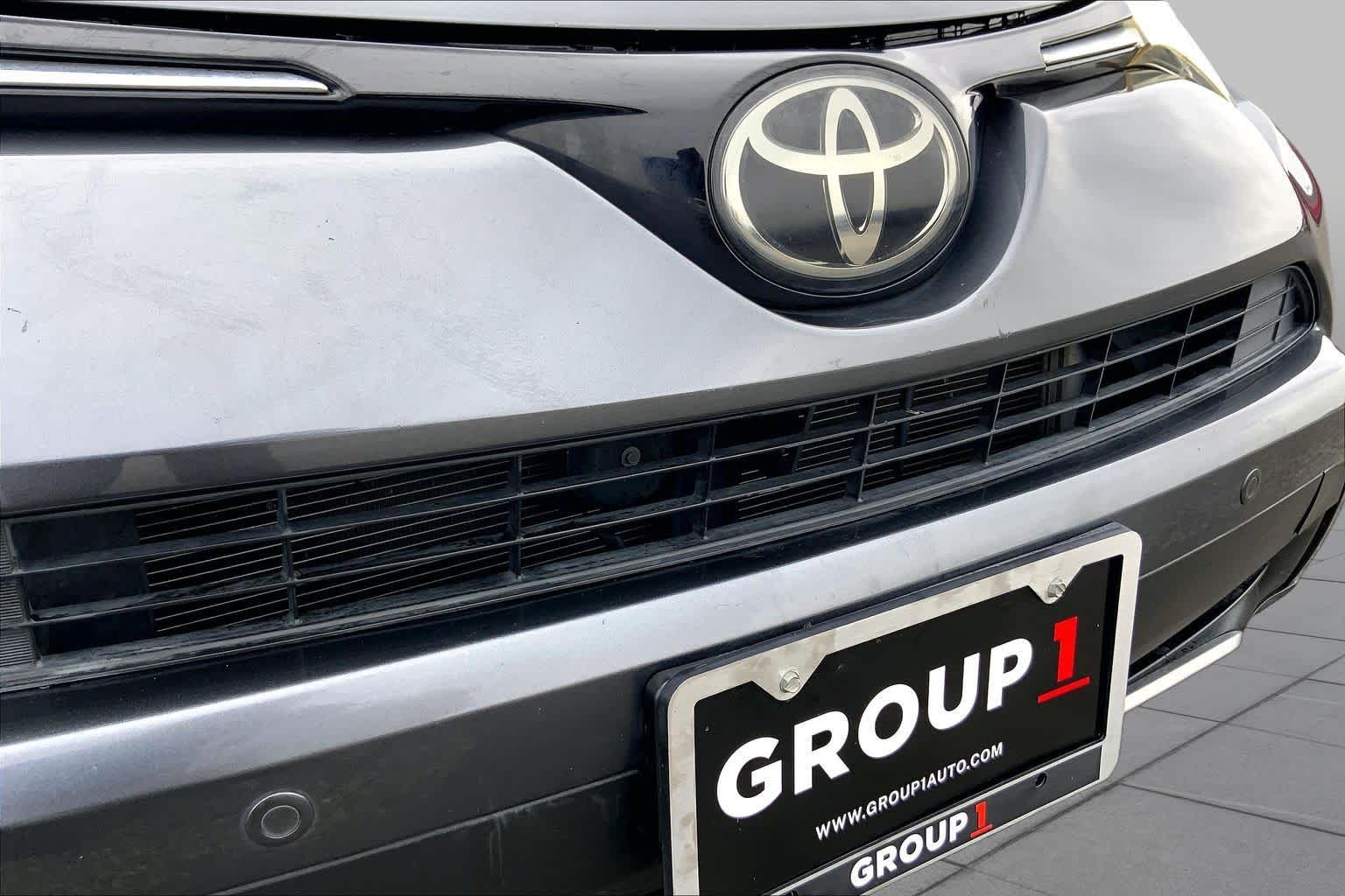 2018 Toyota RAV4 photo 29 of 36