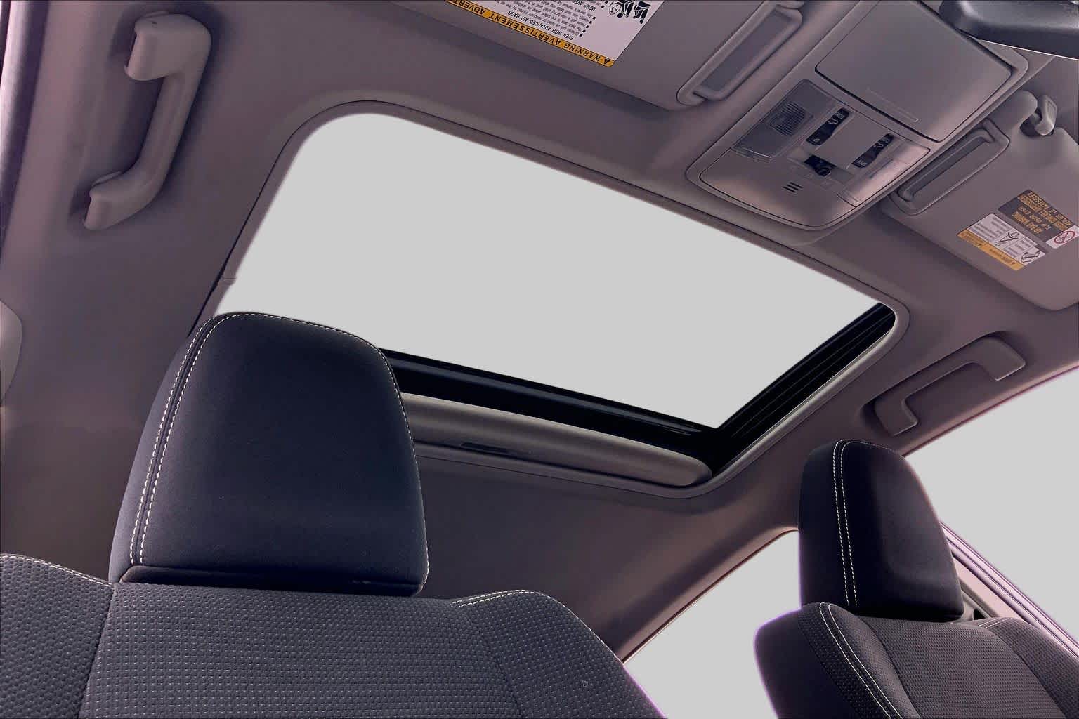 2018 Toyota RAV4 photo 14 of 36