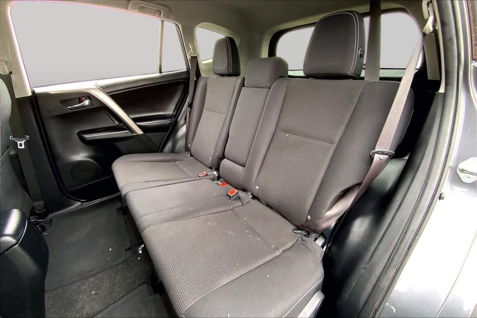 2018 Toyota RAV4 photo 20 of 36