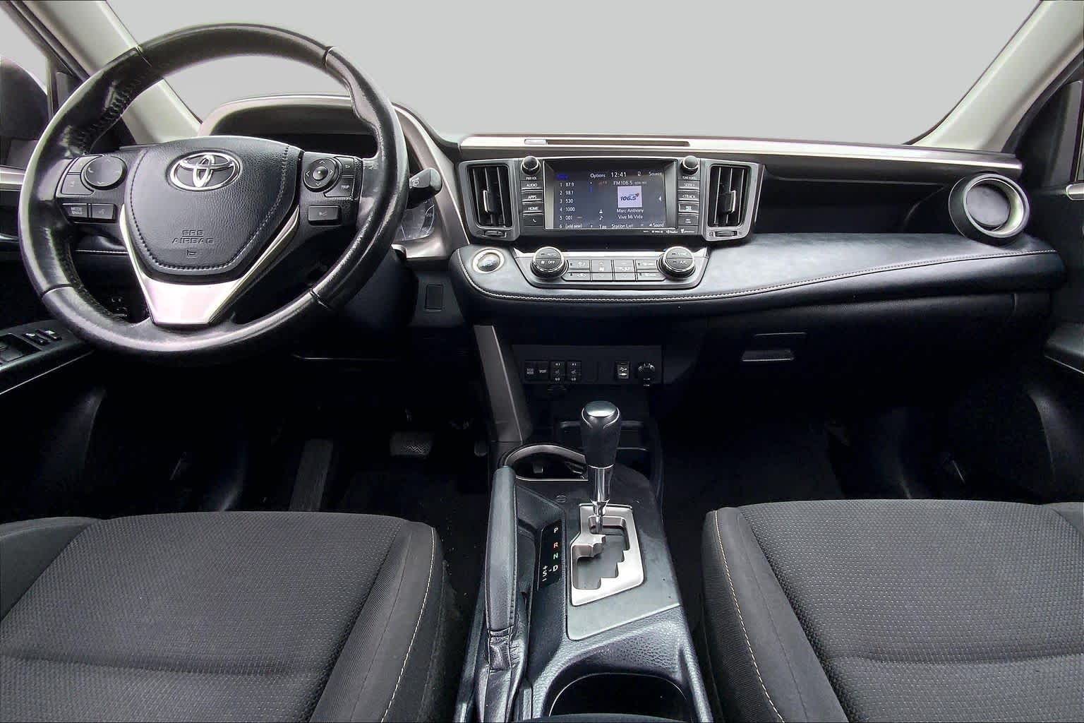 2018 Toyota RAV4 photo 15 of 36