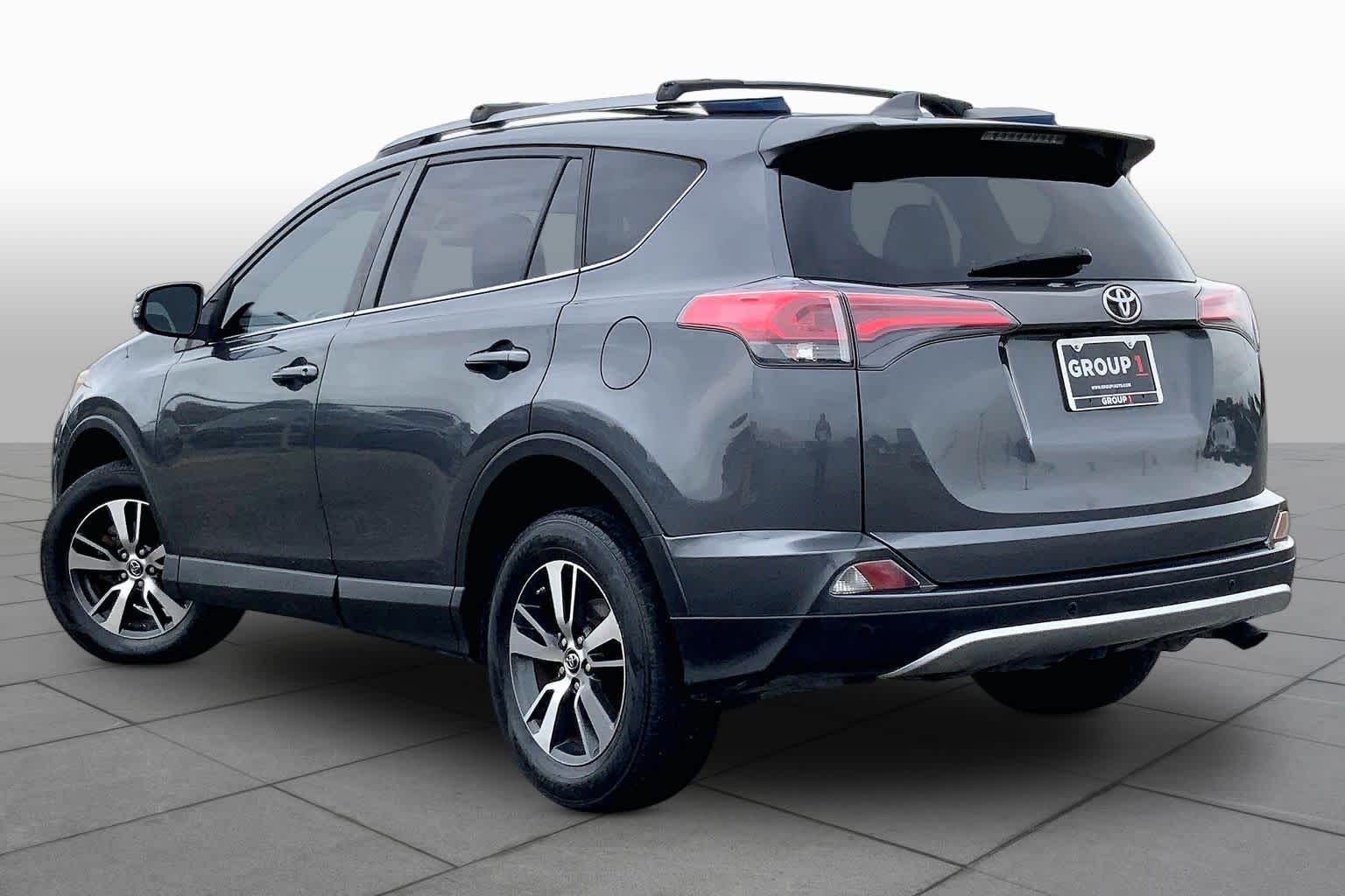 2018 Toyota RAV4 photo 12 of 36