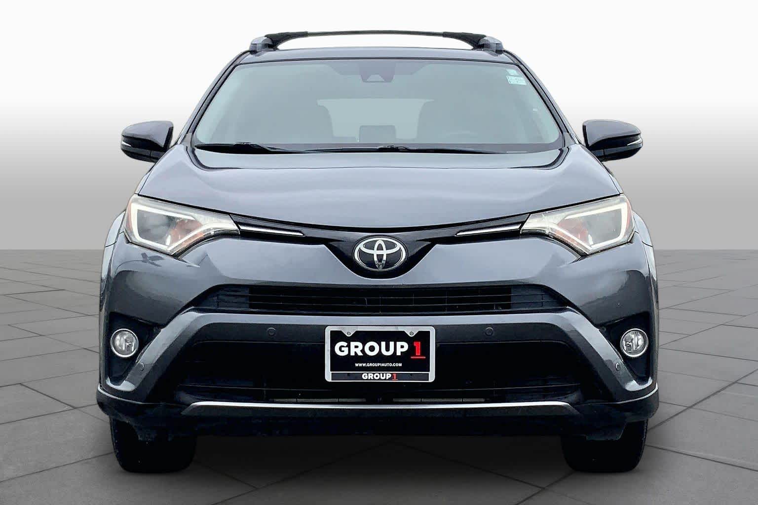 2018 Toyota RAV4 photo 4 of 36