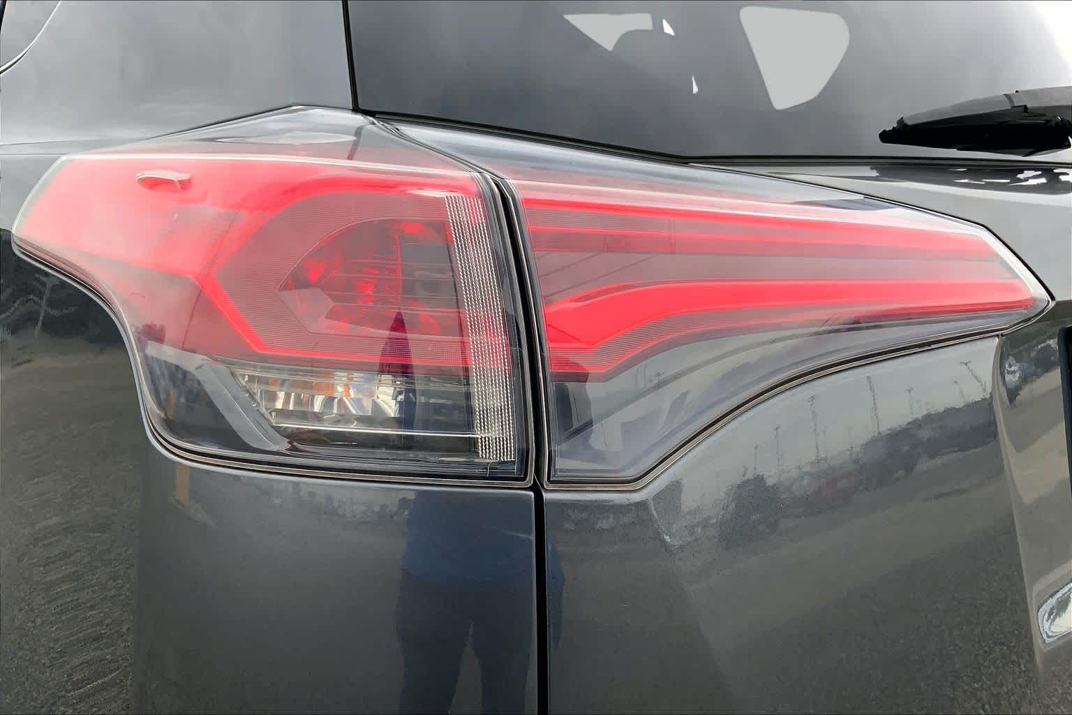 2018 Toyota RAV4 photo 28 of 36