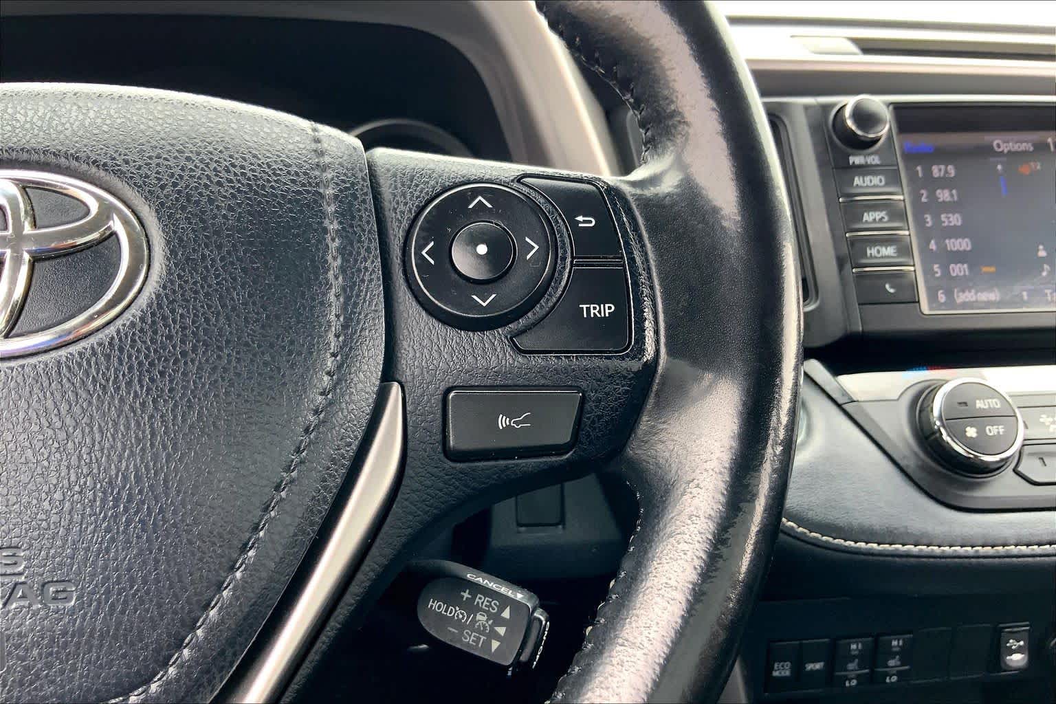 2018 Toyota RAV4 photo 24 of 36