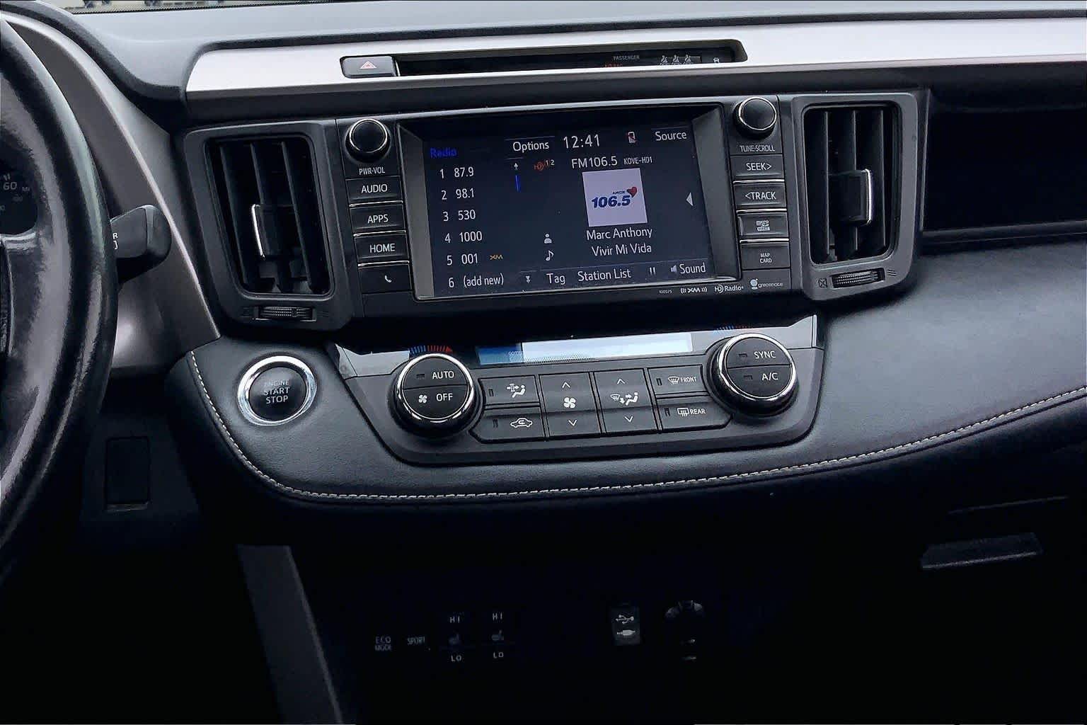 2018 Toyota RAV4 photo 7 of 36